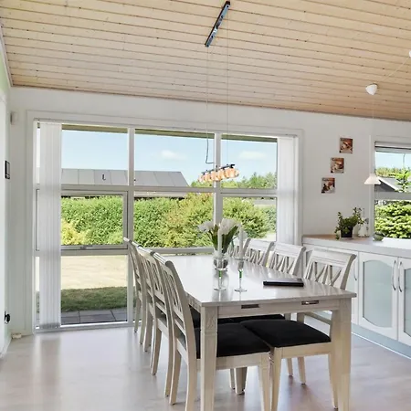 Bertram - 1-9km From The Sea By Interhome Hals