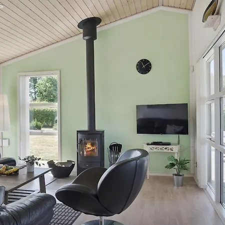 Bertram - 1-9km From The Sea By Interhome Hals